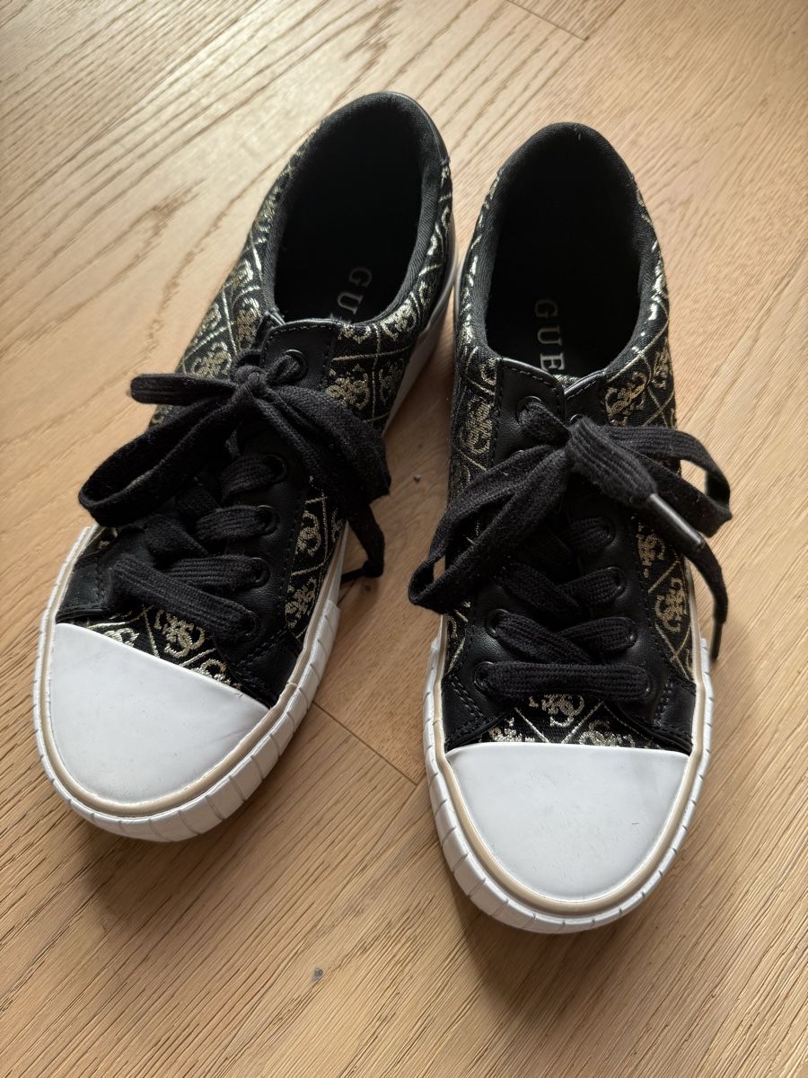Scarpe da donna: Guess Sneaker, Schwarz/Gold, Grösse 37 – Usato da Hornussen venduto da Regeboge77 2