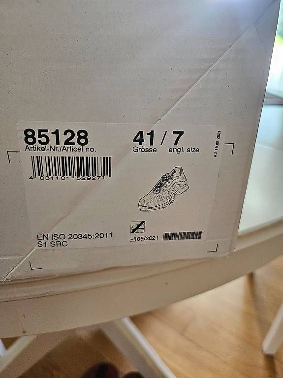 Scarpe da uomo: Sicherheitsschuhe Gr.41 UVEX und Solid Gear Gr.40 – Nuovo e nell'imballaggio originale da Solothurn venduto da Jocker58 1