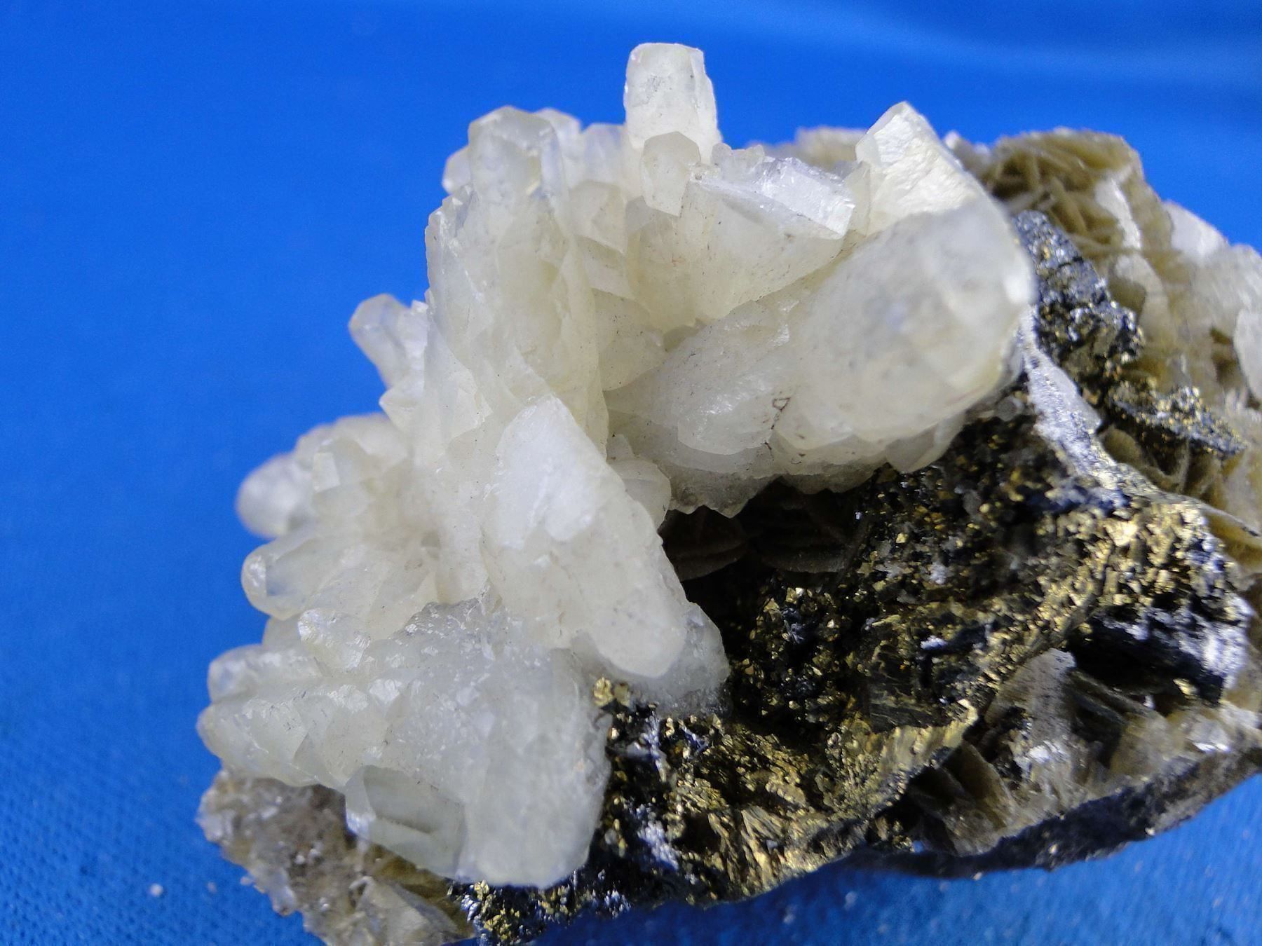 Mineralien & Heilsteine: Tetrahedrit mit Chalkopyrit und Calcit – Gebraucht aus Schinznach Bad von Demerald 1