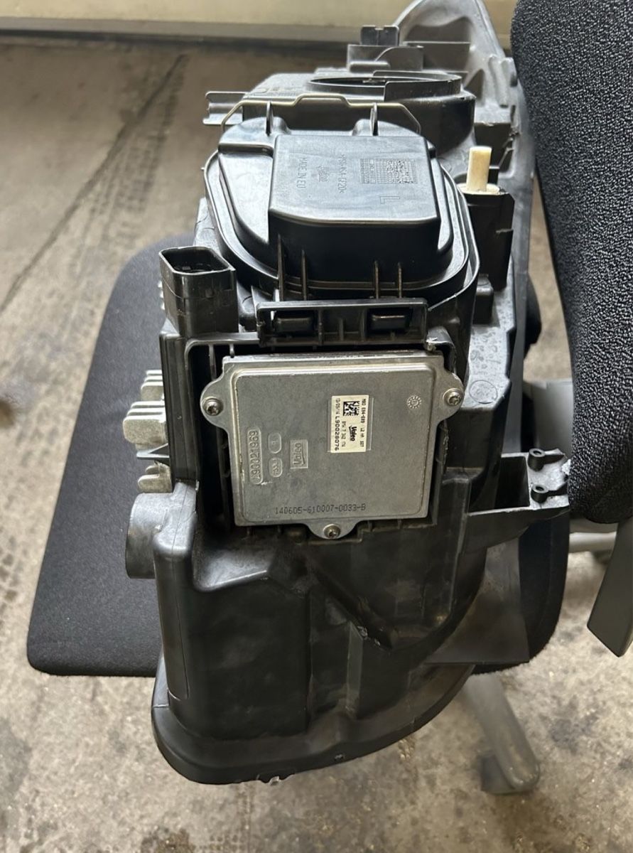 BMW Fari: BMW X1 E84 BiXenon Scheinwerfer Links – Usato da Schübelbach venduto da shq_5dmt 1