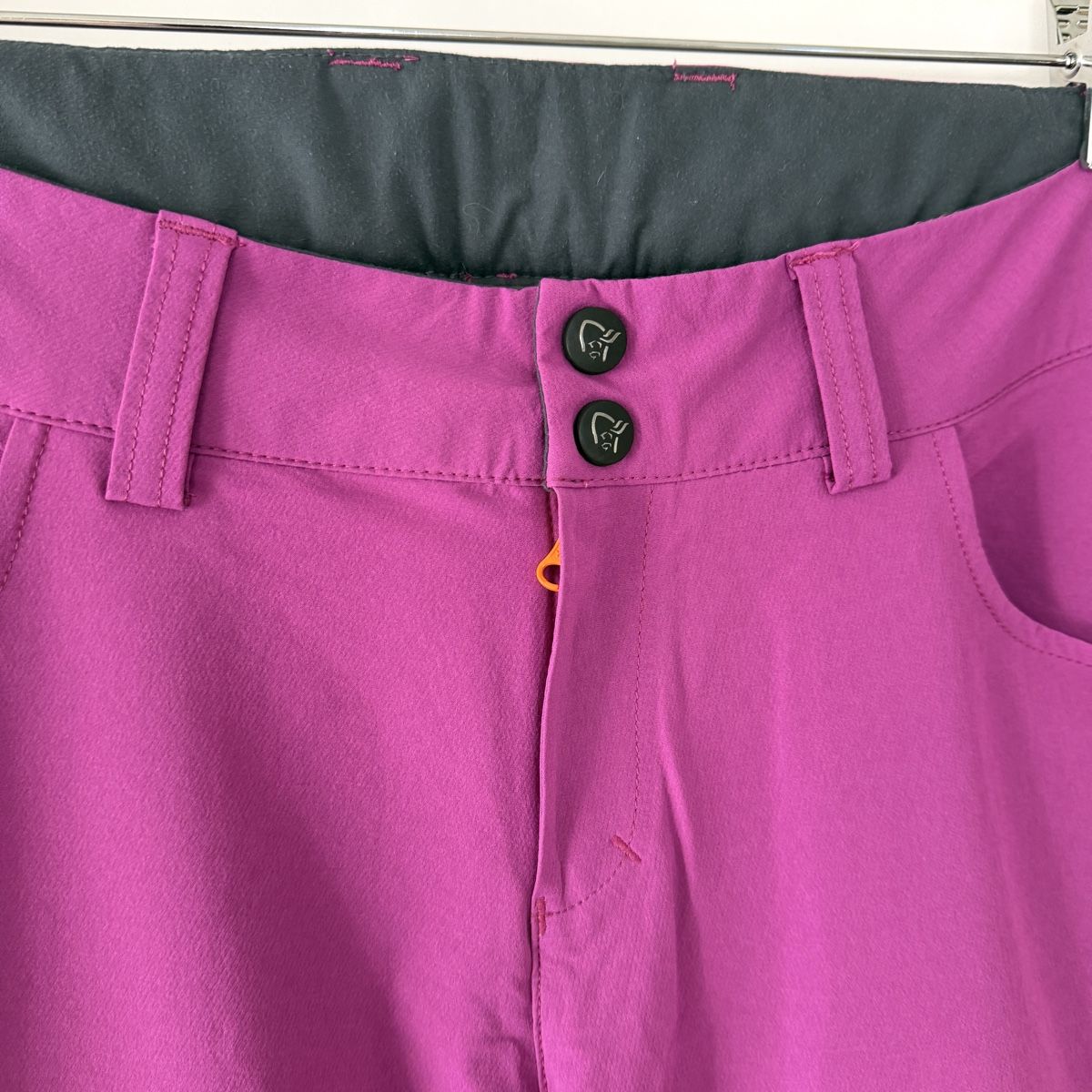 Norrøna Pantaloni: NORRONA transformer pants/shorts – Usato da Freienbach venduto da Avviivva_Shop 4