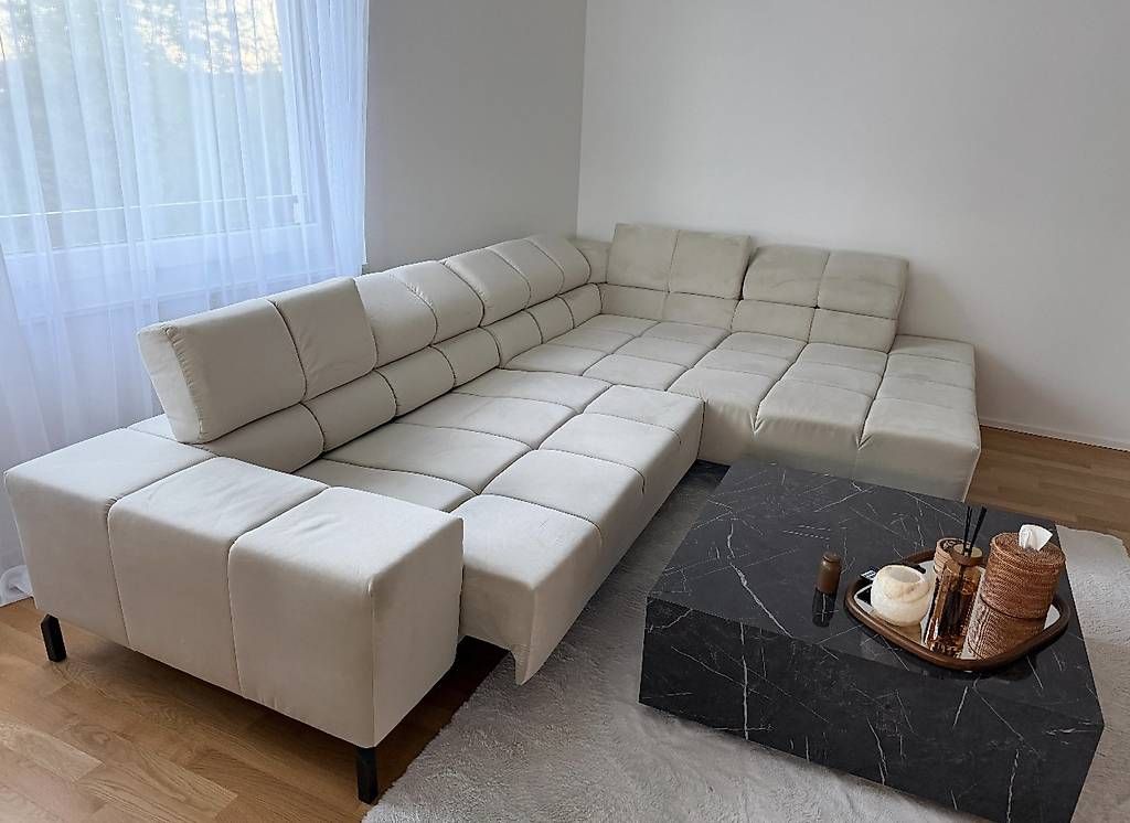 Divani: Sofa beige mit motorischem Sitzvorzug – Usato da Egerkingen venduto da Tooll 1