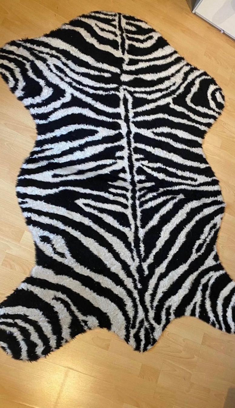 Tappeti: Grosser Zebra Teppich – Usato da Brüttisellen venduto da kat_g7jv