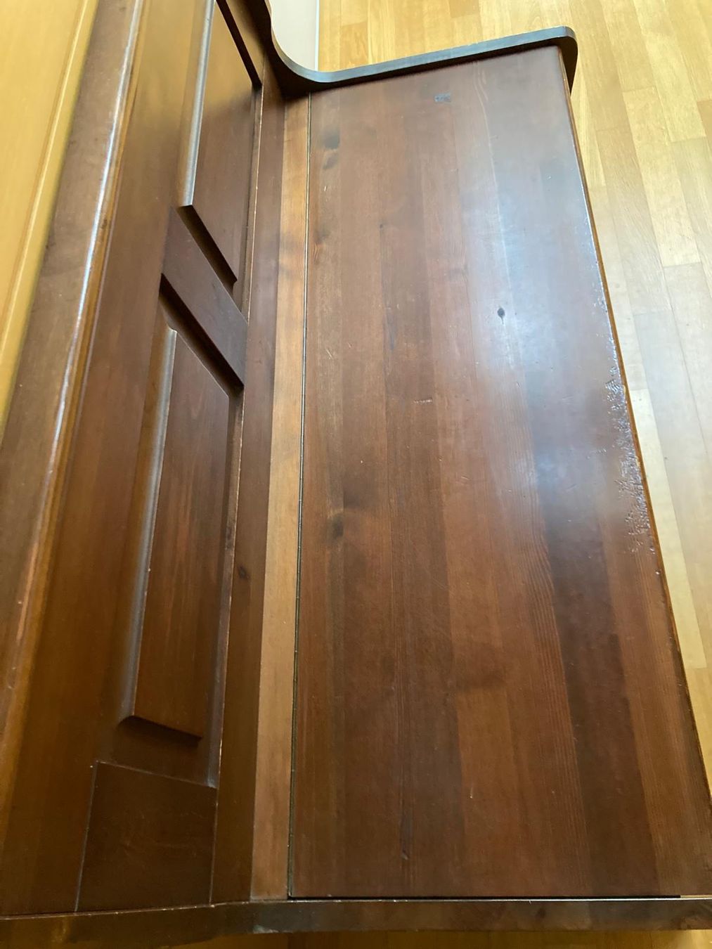 Panchine: Banc-coffre en bois massif avec rangement intégré – Usato da Aubonne venduto da J.Dettwiler 1