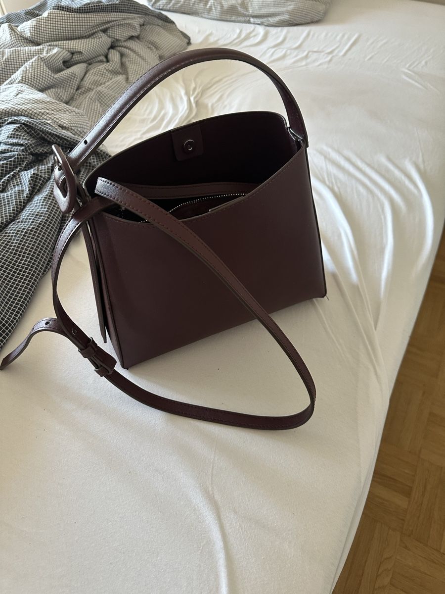 Mango Taschen für Damen: Handtasche dunkelrot gut erhalten 25cm – Gebraucht aus Urtenen-Schönbühl von claudiasteiner 2