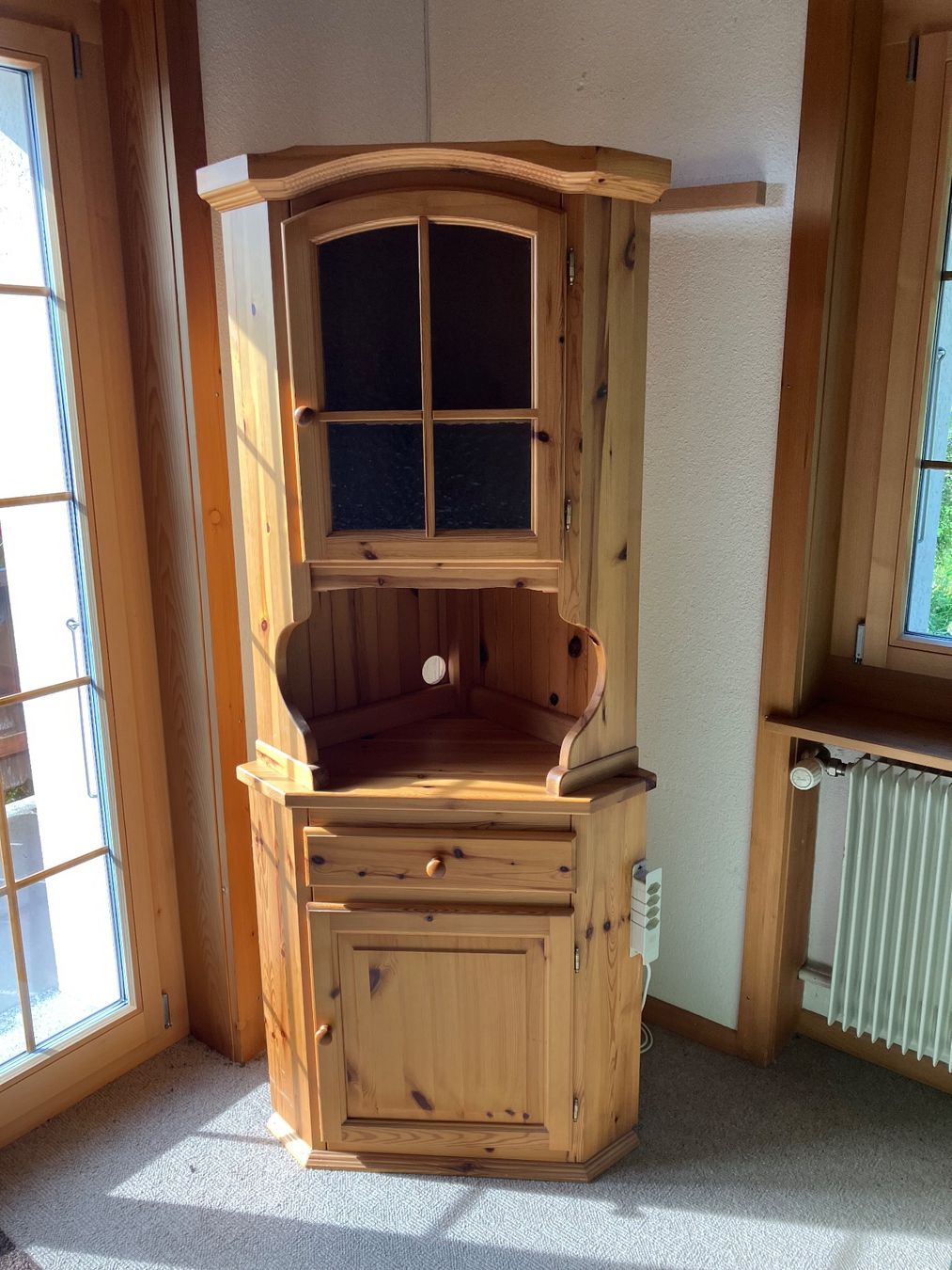 Vetrine: Massivholz Eckmöbel Vitrine – Usato da Erlenbach im Simmental! venduto da Simmentaler-Perlen