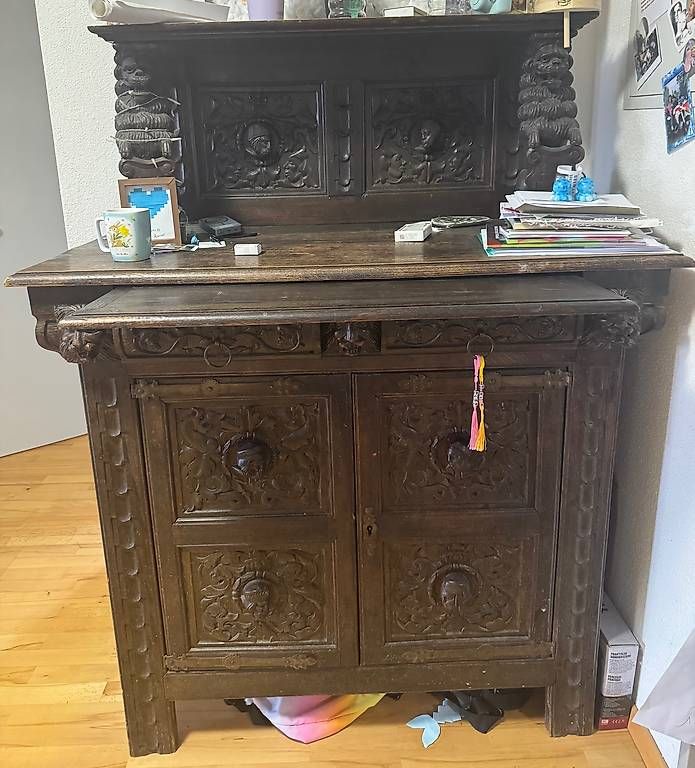 Kommoden: Antikes Massivholz-Sideboard / Buffetschrank Handgeschnitzt – Gebraucht aus Oberengstringen von Noorrraaa 4