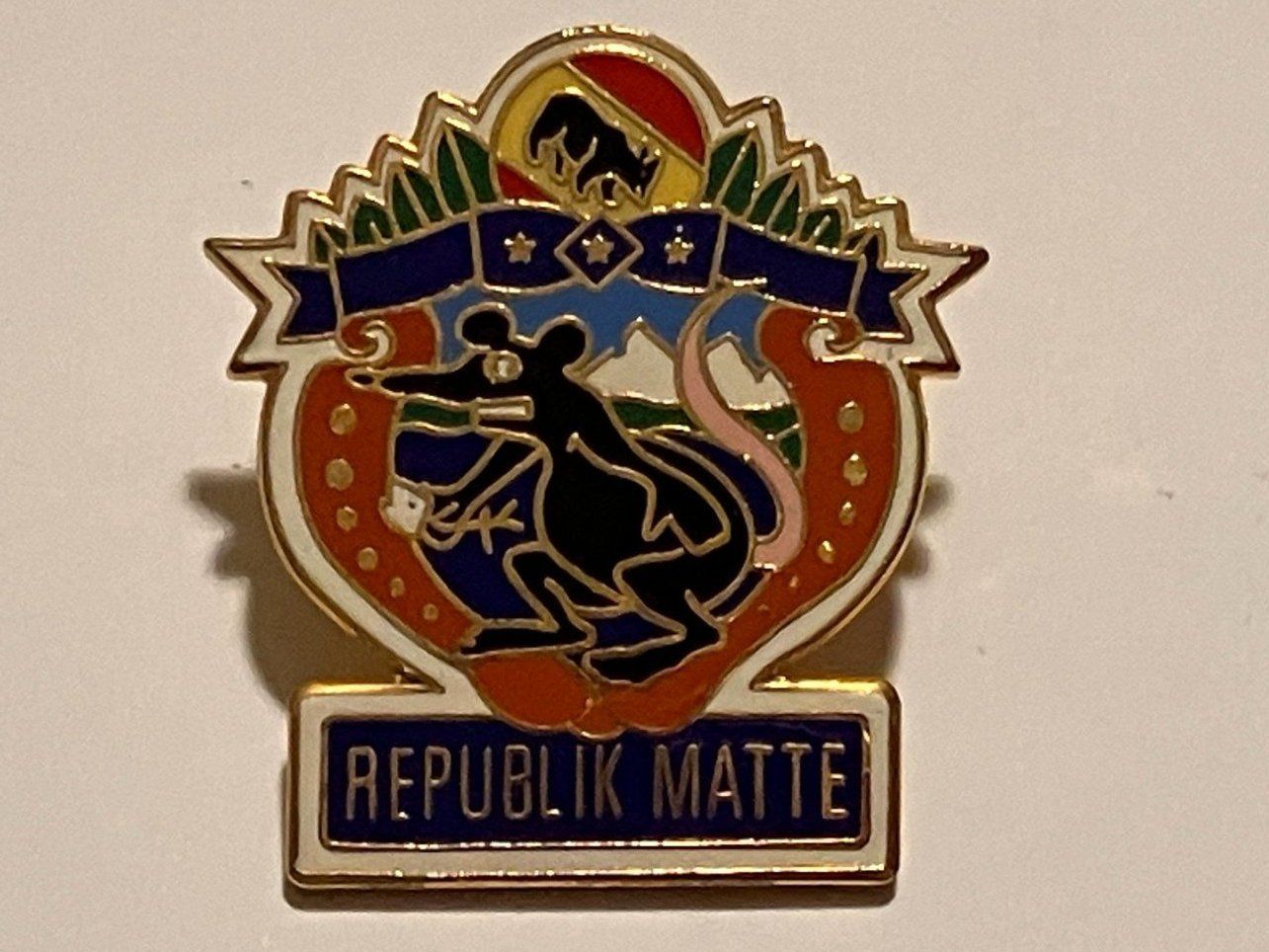 Placchette & Badge: 1 Pin Republik Matte Bern – Usato da Basel venduto da djwwpp