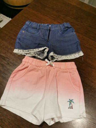 2 kurze Hosen, 1x 122/128 und 1x 128