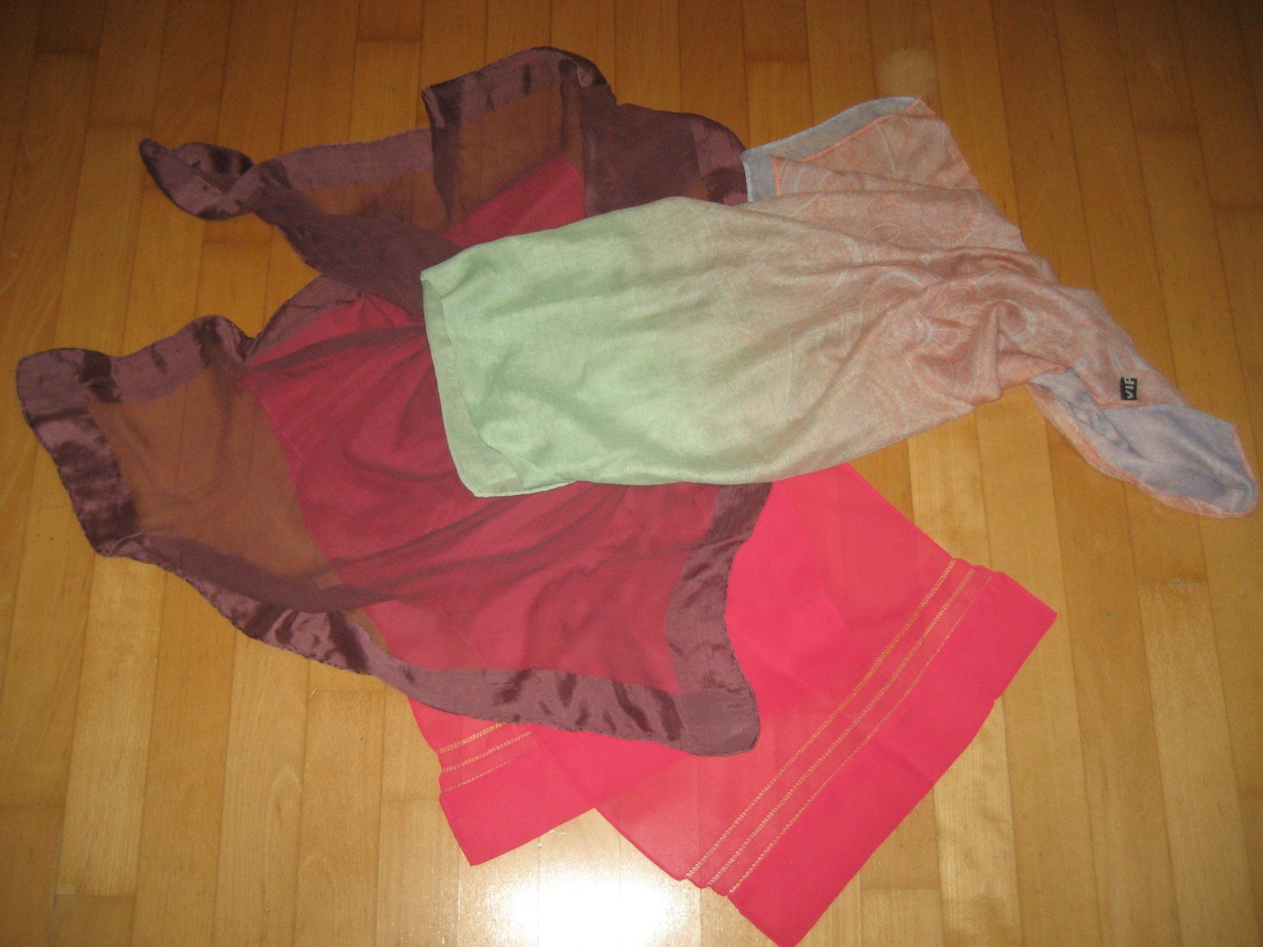 Foulard & Sciarpe: Schalpaket, 3 verschiedene Schals – Usato da Unterengstringen venduto da Olifant4
