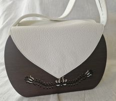 Kleine Designer Tasche – Unikat – Nussbaum & weisses Leder