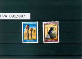 OBERVOLTA 2 BRIEFMARKEN SAKRALE GEGENSTÄNDE