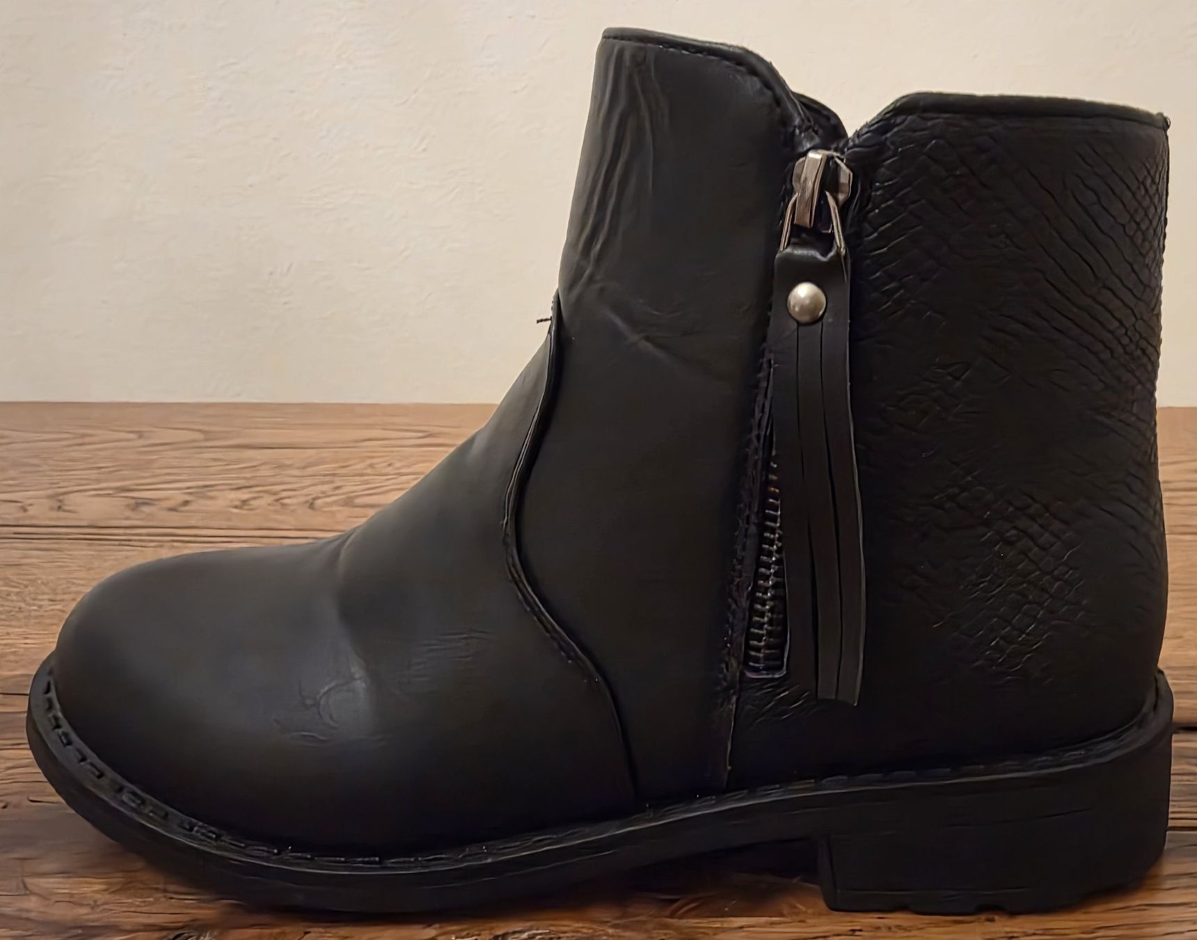Scarpe da donna: Schwarze Stiefeletten, Top Zustand – Usato da Basel venduto da sci_67ms 3