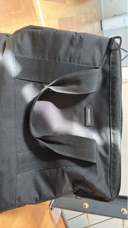 Schwarze Stofftasche - Praktisch für Alltag und Sport