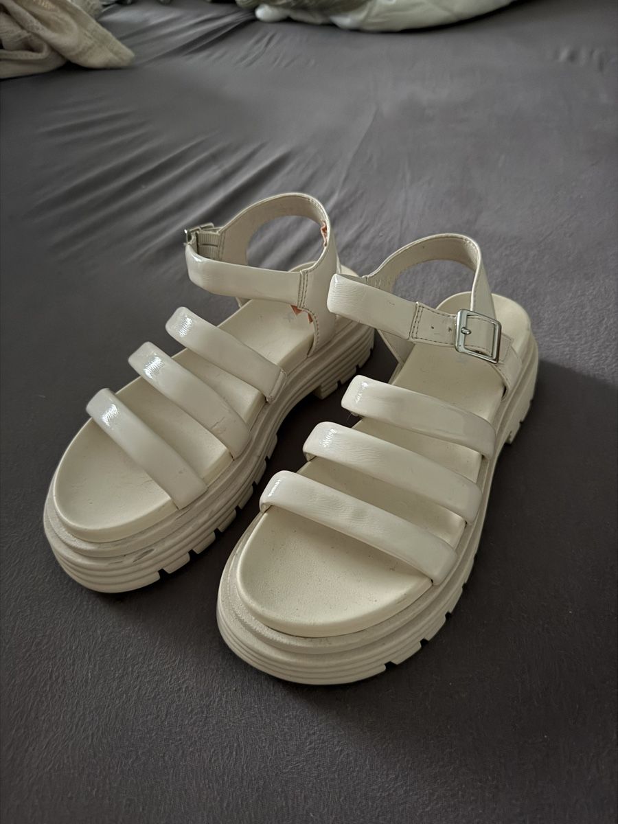 Damenschuhe: Sandalen weiss Grösse 37 – Gebraucht aus Hägendorf von Mocca72