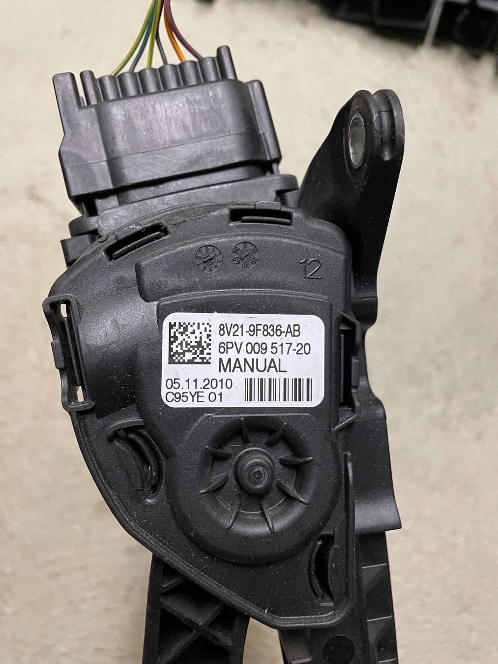 Ford Tutti pezzi di ricambio auto: Ford Gaspedal – Usato da Staffelbach venduto da Corvair1 2