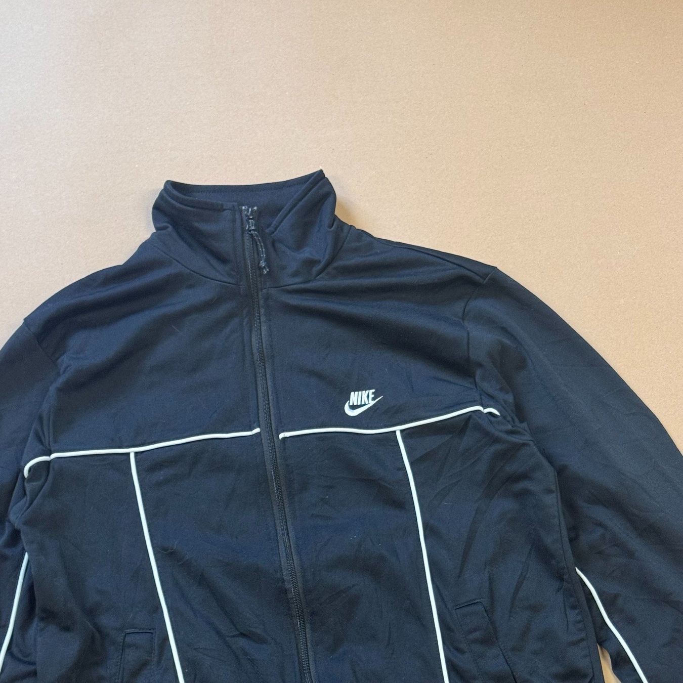Nike Jacken: Nike Y2K black retro track jacket – Gebraucht aus St. Gallen von sourced_limited 1