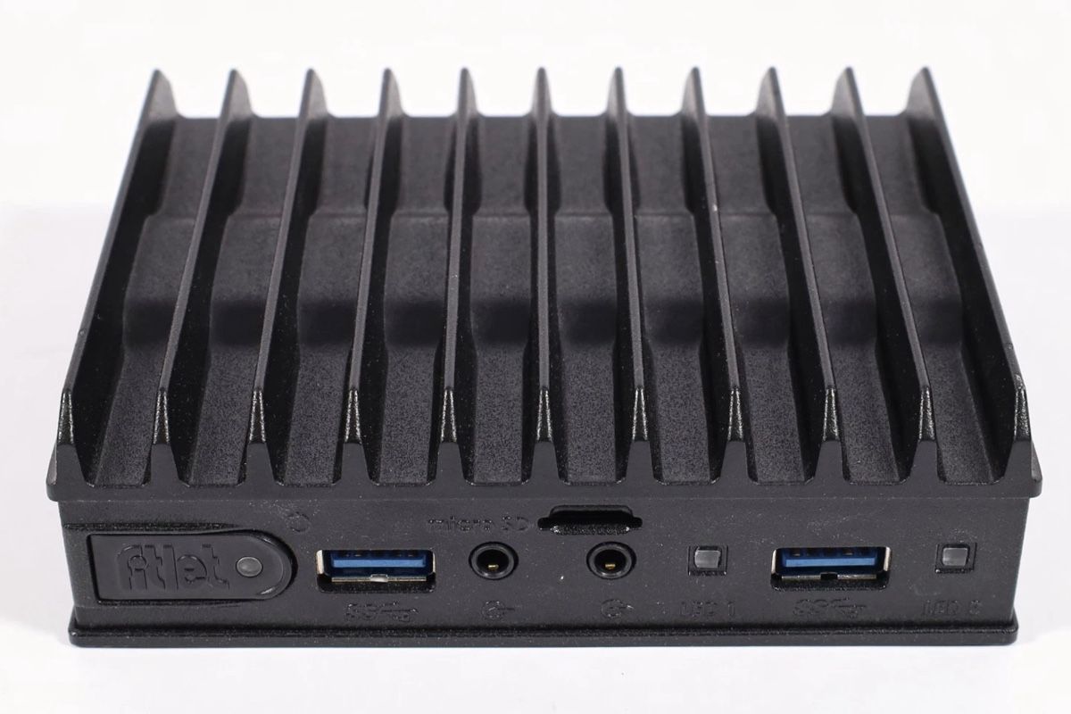 PC: Industrial Fanless Mini PC – Usato da Zürich venduto da jankais3r