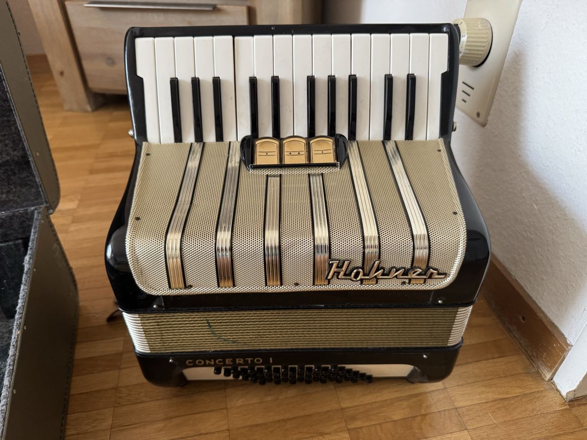 Hohner Musikinstrumente: Hohner concerto 1 Handarmonika – Gebraucht aus Zunzgen von milesdavis76 1