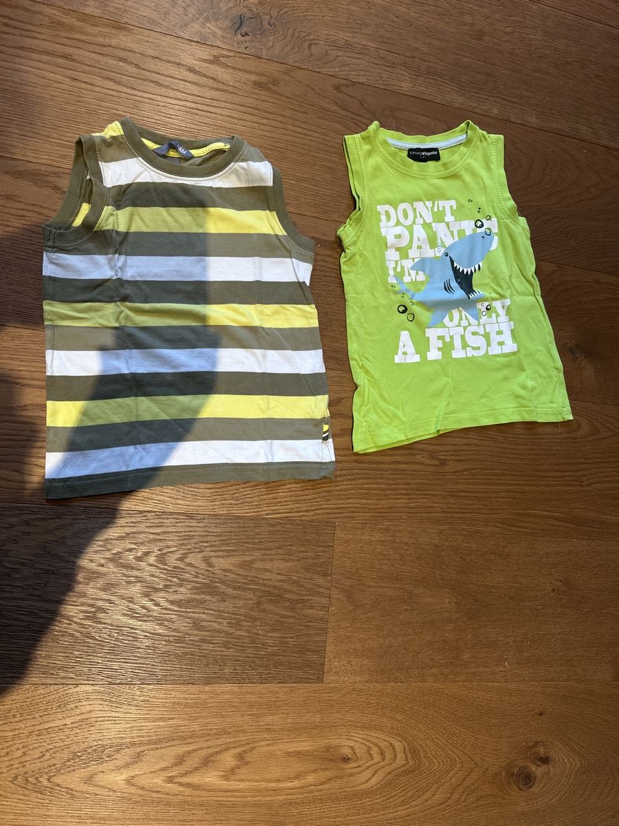 Camicie, T-shirt & Polo: Gr. 104 ärmellose Shirts – Usato da Pratteln venduto da Nala78