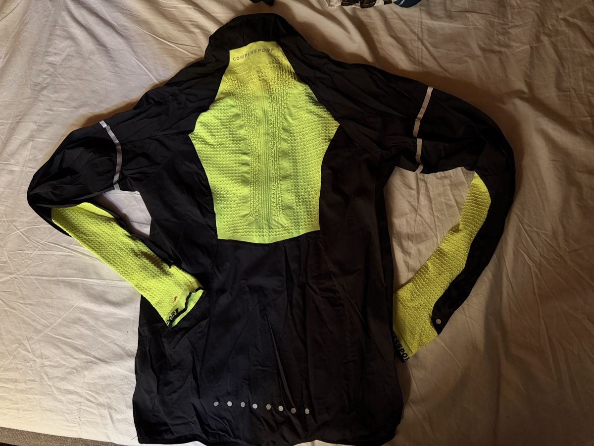 Compressport Vestes: Veste coupe vent compressport – Neuf (Voir description) à Onex par mon_6m8g 1
