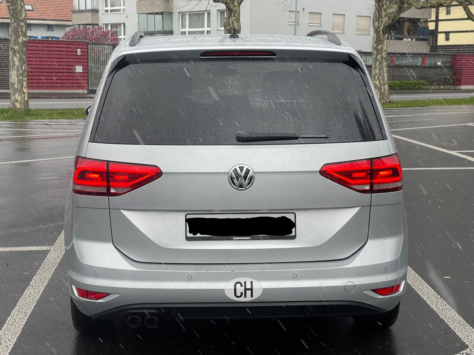 VW Autos: VW Touran 2.0 TDI DSG Comfortline – 2019 – Hellgrau Met. – Gebraucht aus Thun von Strangedog 2