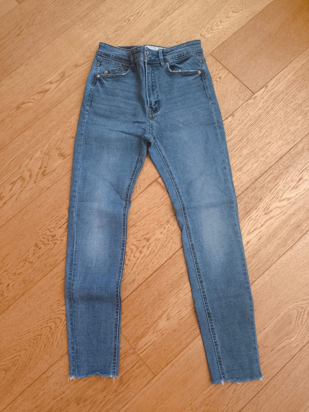 Stradivarius Jeans: Jeans donna Stradivarius  – Neu (gemäss Beschreibung) aus Pregassona von tec_gdd7
