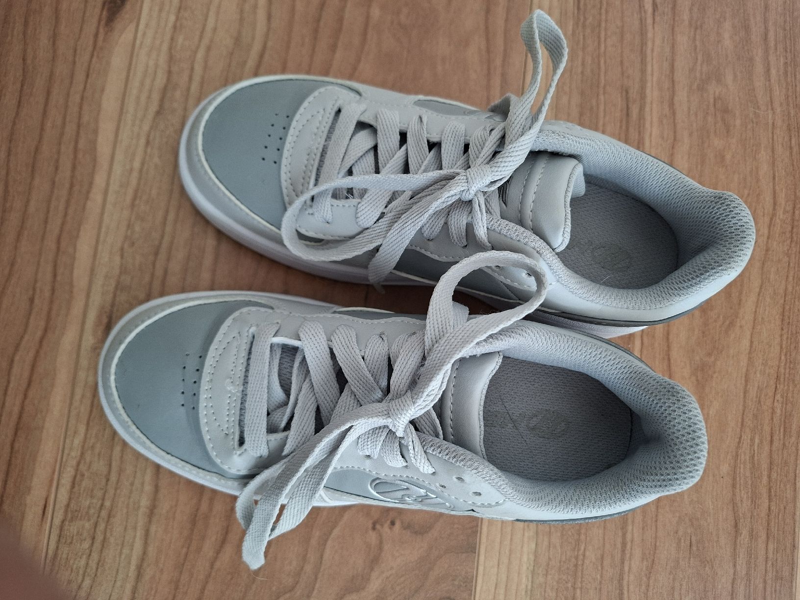 Patins à roul. & inline: Heelys Turnschuhe mit Rollen – D'occasion à Ehrendingen par coba75 2