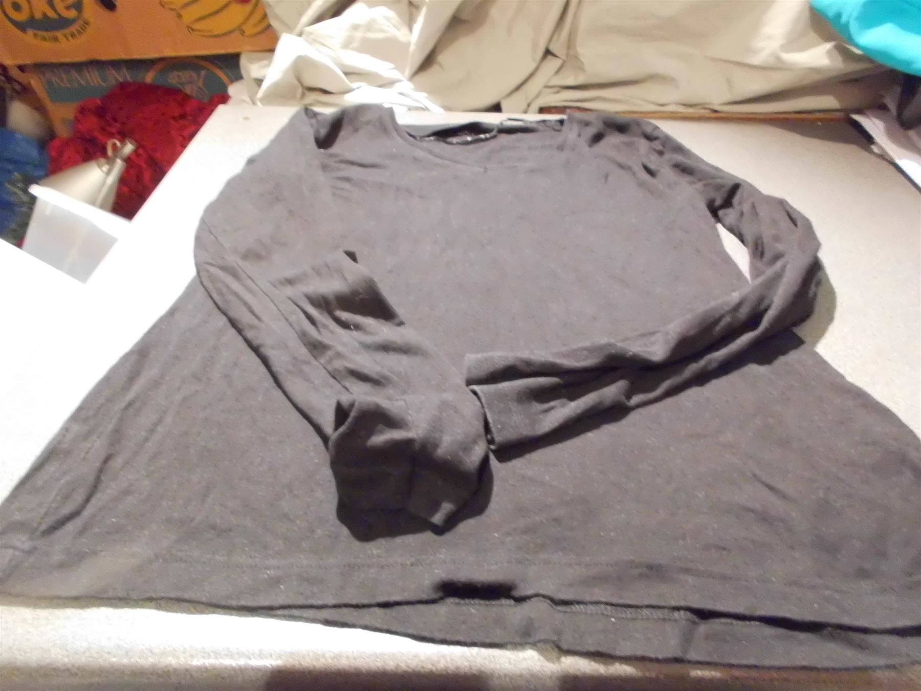 Maglioni & Felpe: Pullover Grösse XL, Chicorée, schwarz – Usato da Zürich venduto da Motzkuh