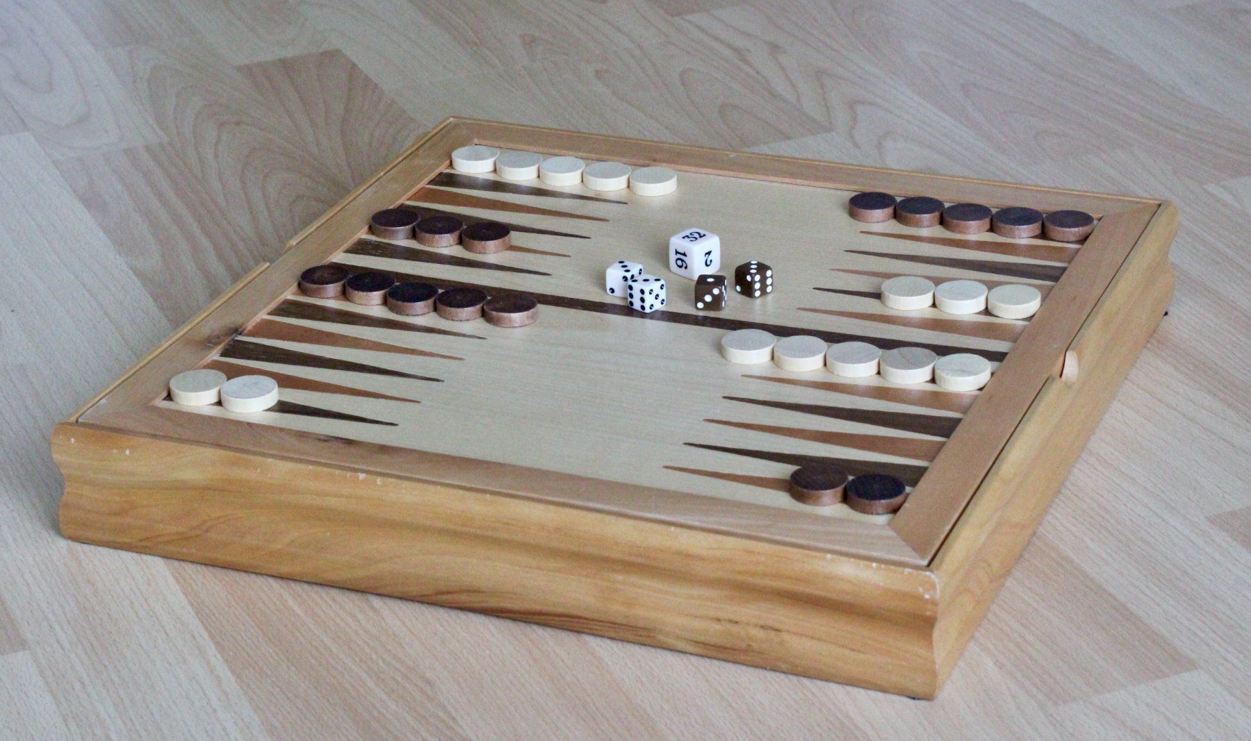 Spiele: Schach, Dame, Backgammon in Holzkiste – Gebraucht aus Münchenstein von brigser 3