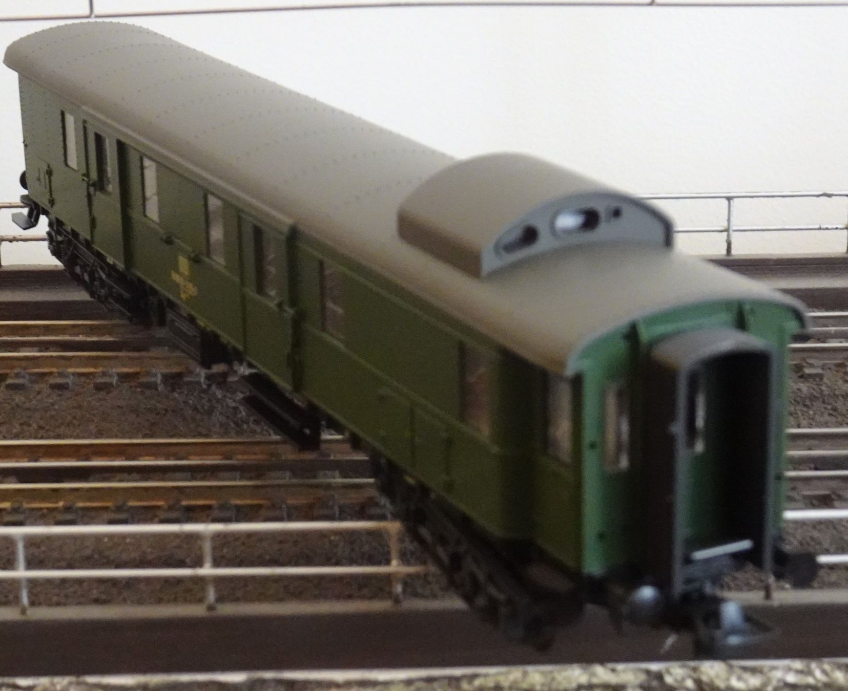 Roco Modellini di ferrovie: Roco 44556, DB Eilzugwagen Gepäckwagen – Usato da Grossaffoltern venduto da berner85 2