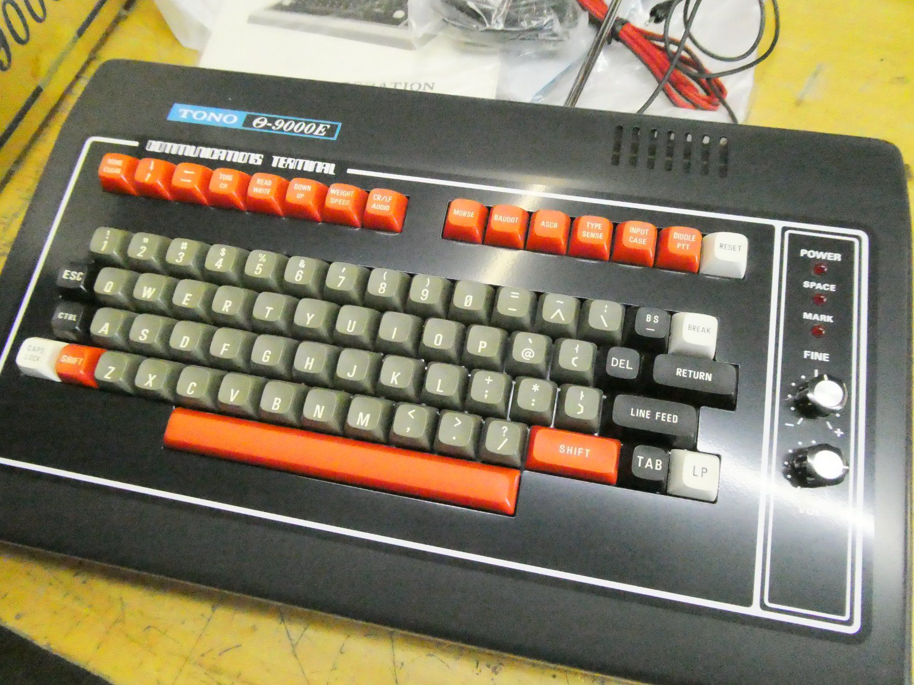 Tutti i francobolli: TONO 9000E Communication Terminal, 1980 – Usato da Etagnières venduto da emmaus.electro 2