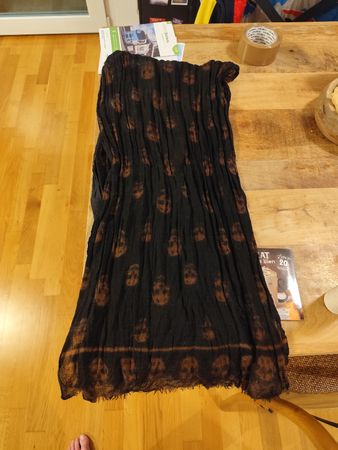 Écharpe noire style rock taille unique