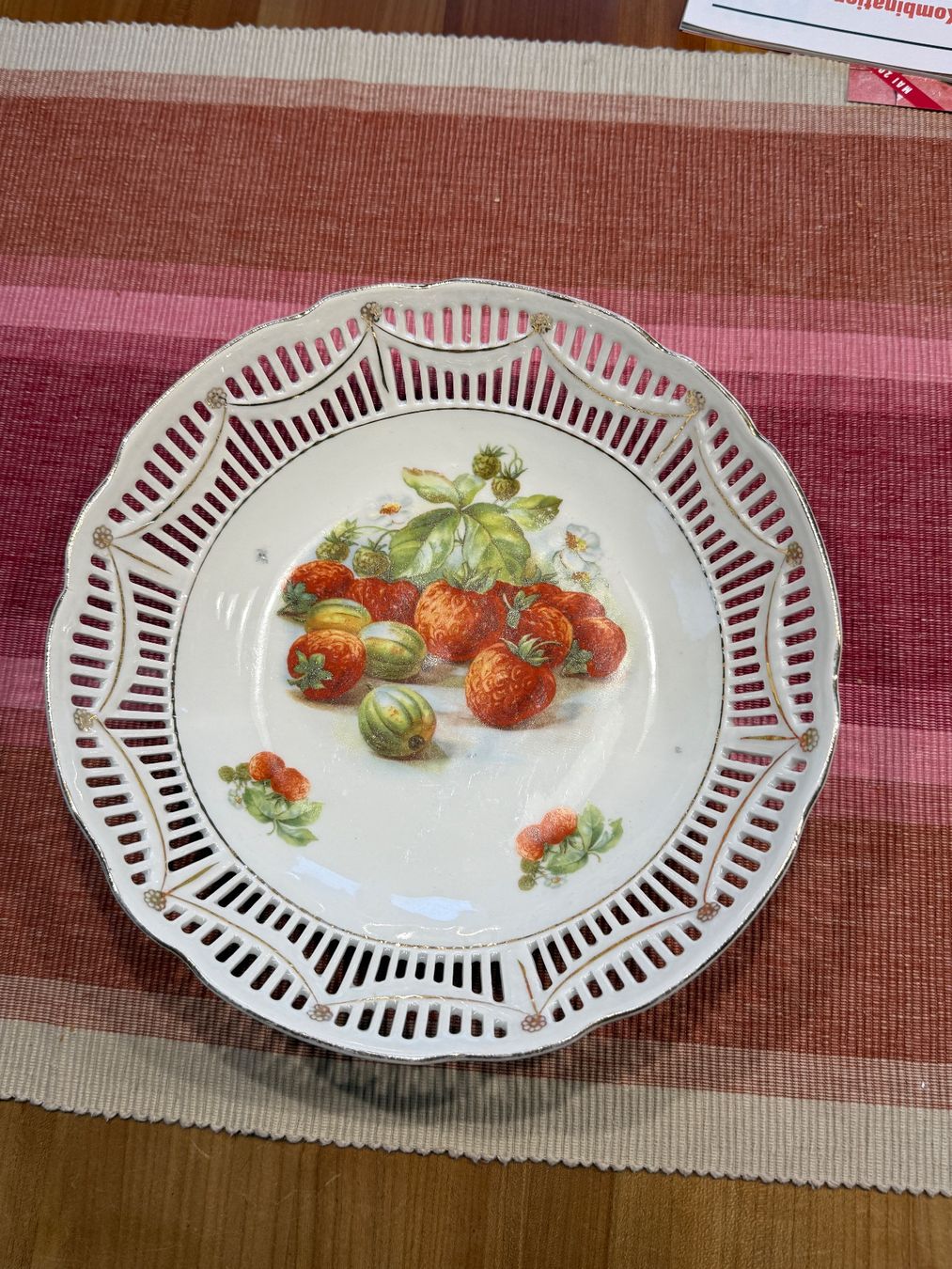 Ciotole: Schüssel mit Erdbeeren, Vintage, Deko – Usato da Wittwil venduto da Schnaeppli64