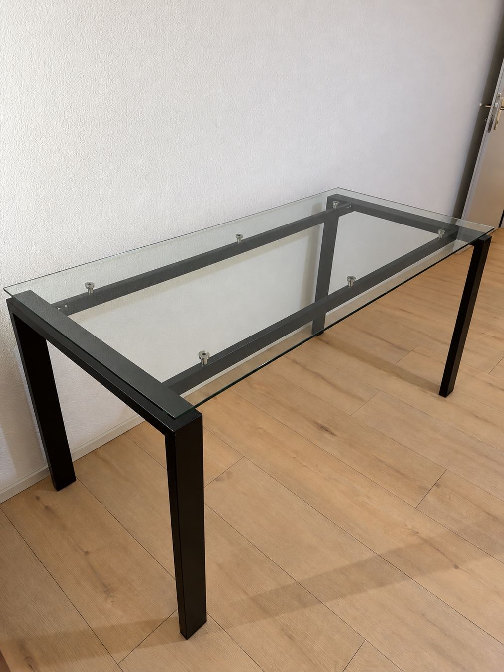 Scrivanie: Schreibtisch mit Glasplatte schwarz – Usato da Greifensee venduto da potenza66