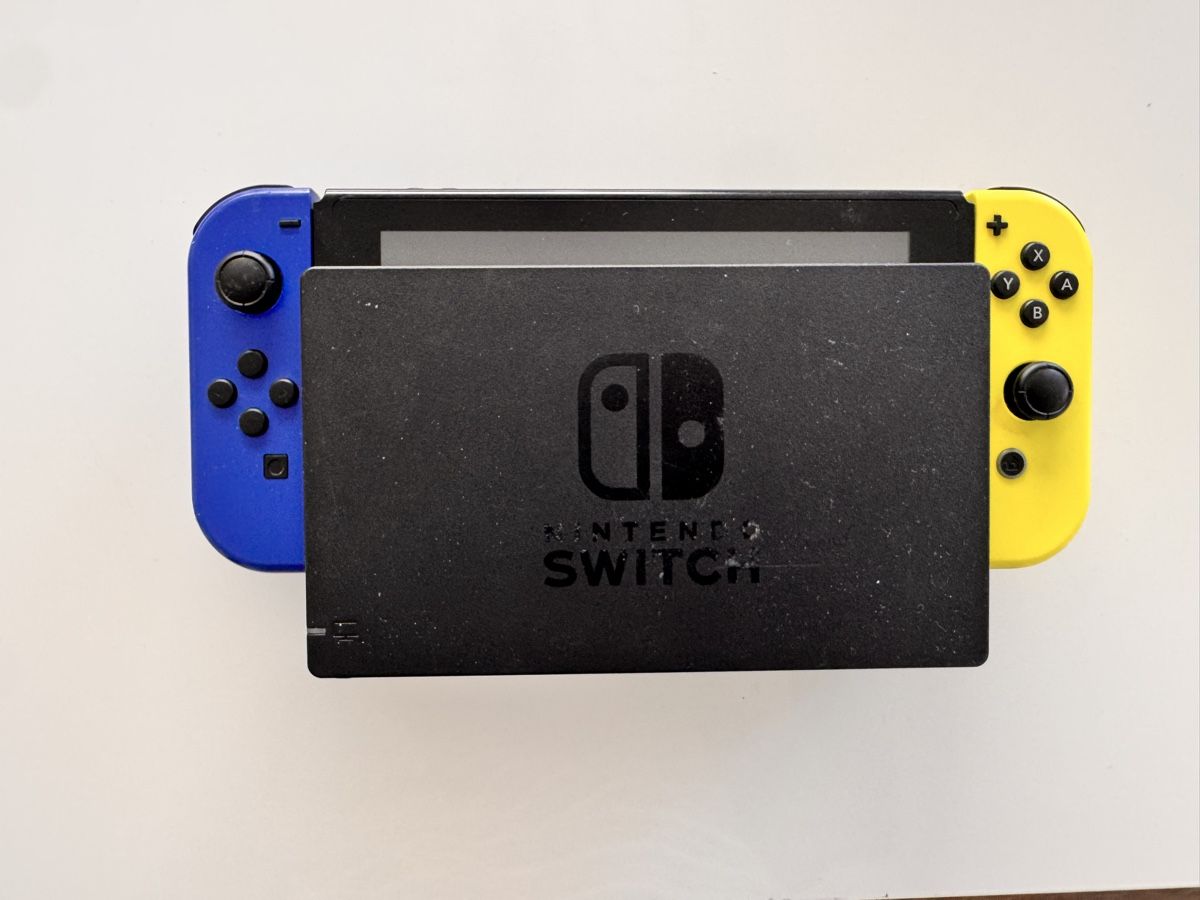 Nintendo Console: Nintendo Switch inkl. 5 Spiele & zusätzl. Joy-Con Controller – Usato da Ostermundigen venduto da Prinos