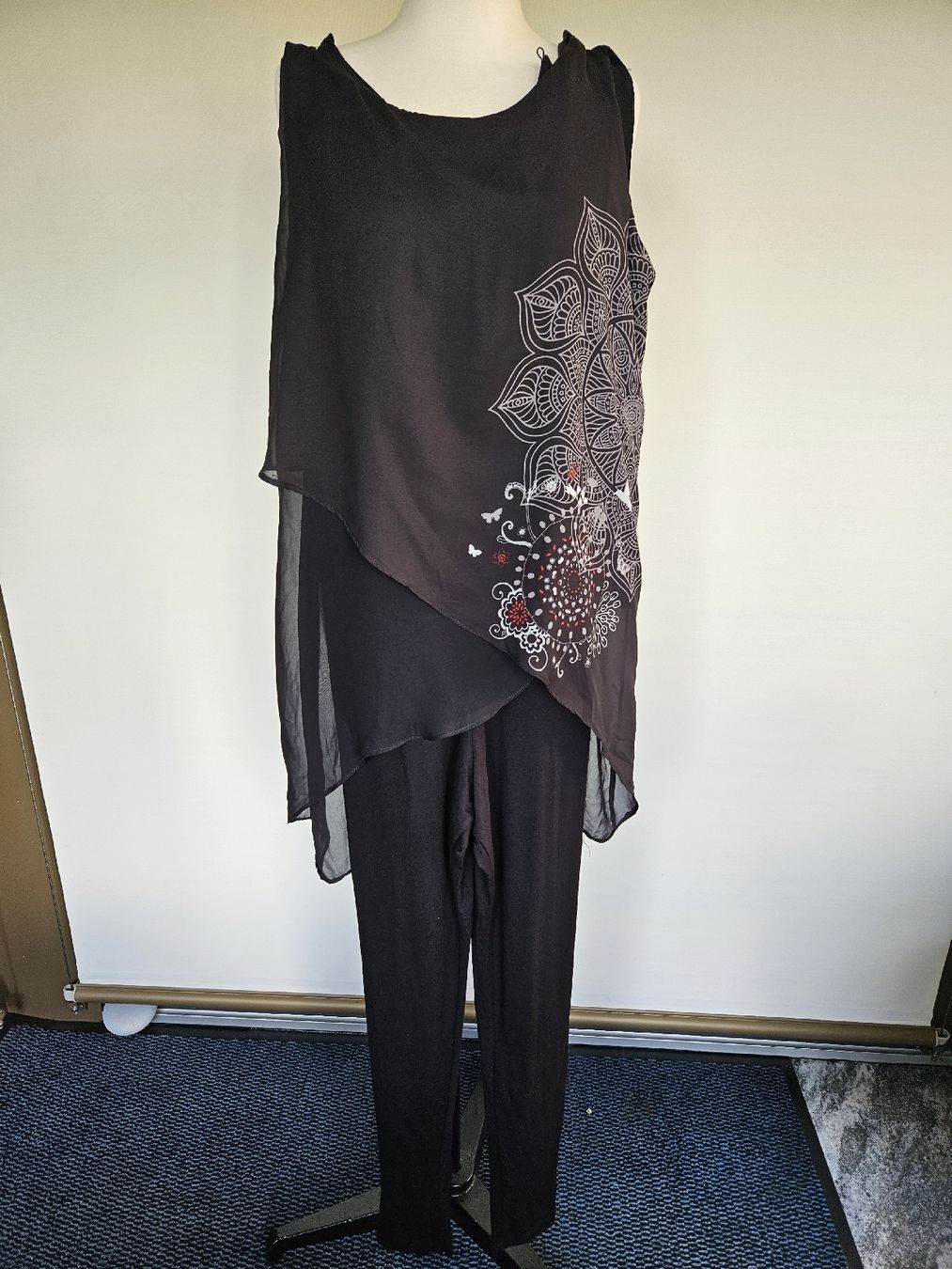 Desigual Tute: Desigual Overall  – Usato da Hochdorf venduto da Berry005 3