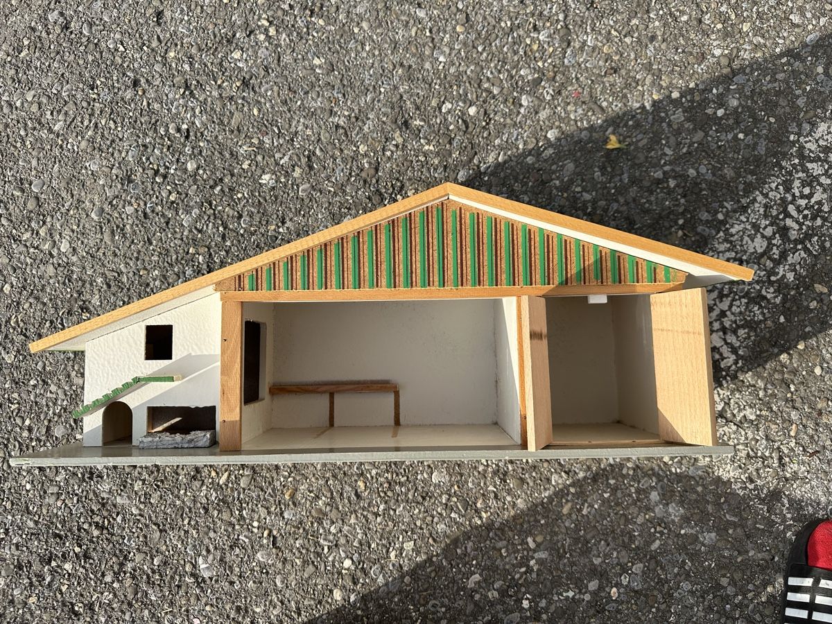 Giocattoli: Schöner, handgemachter Stall – Usato da Schöftland venduto da Astika