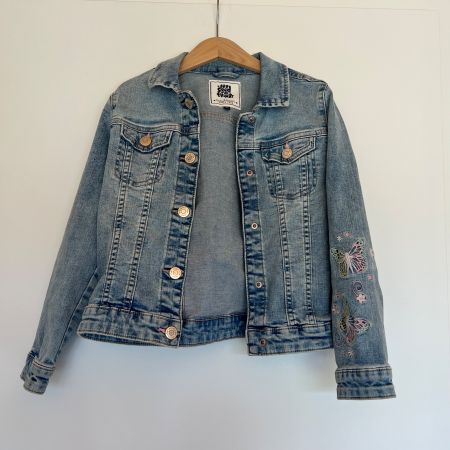 C&A Jeansjacke mit Stickerei neuwertig Gr. 128