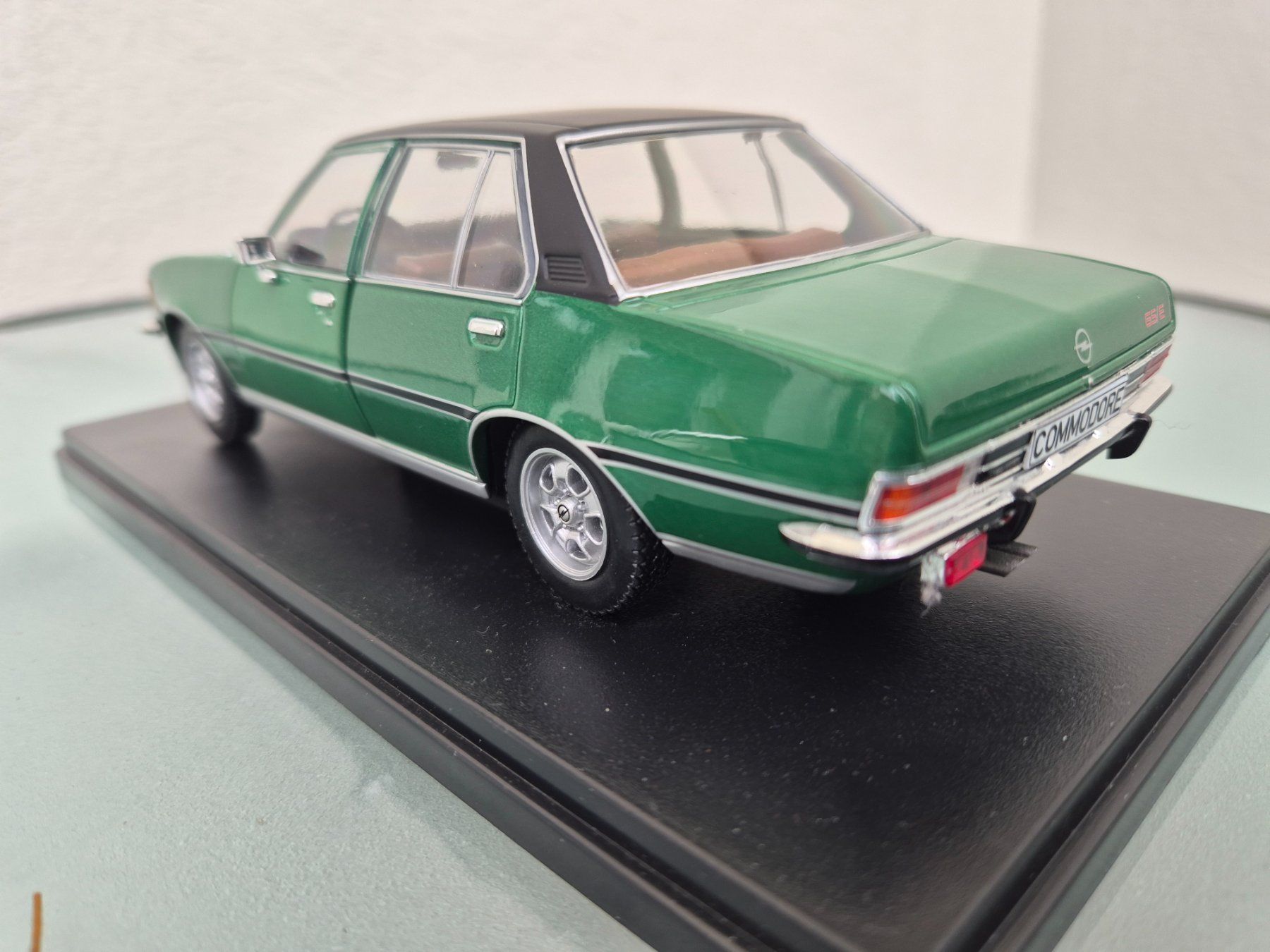 Opel Voitures modèles: Opel Commodore GSE 1:24 – D'occasion à Oberbuchsiten par laffite54 6