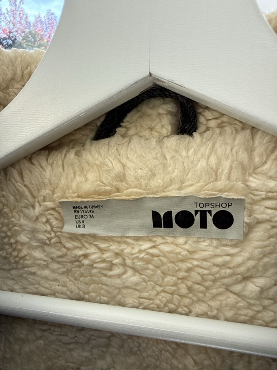 Topshop Giacche: Topshop Moto Jeansjacke mit Teddyfutter, Gr. 36 – Usato da Biel-Benken BL venduto da Dissae 2