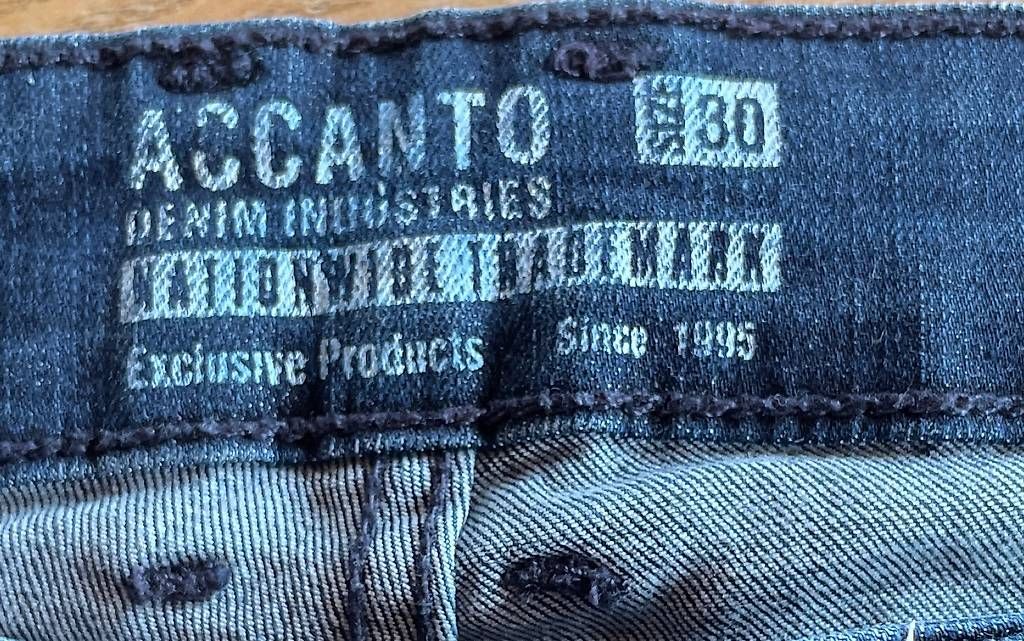 Pantaloni: Jeans-Shorts Gr. 30 / ca. 176 – Usato da Zweisimmen venduto da Mikat 2