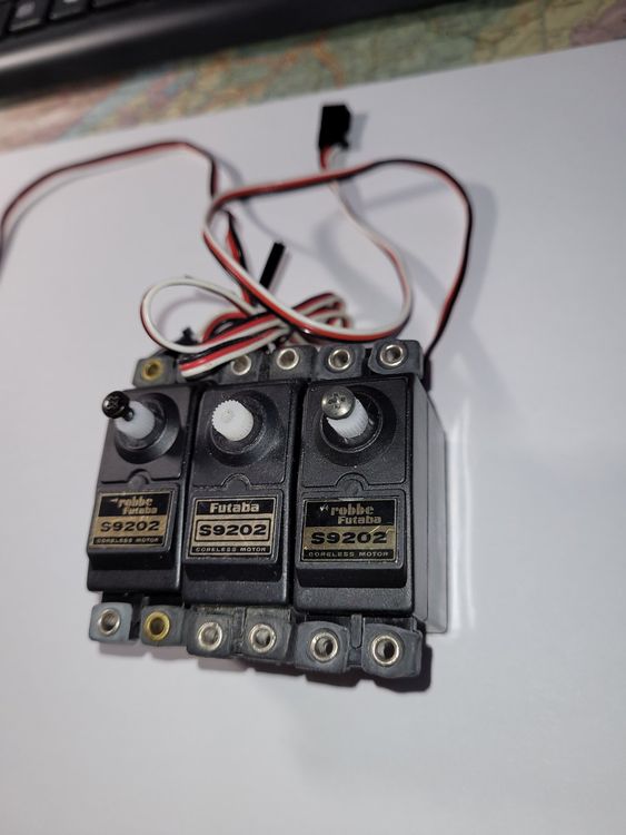 3 Futaba Servos S9202 analog Kaufen auf Ricardo