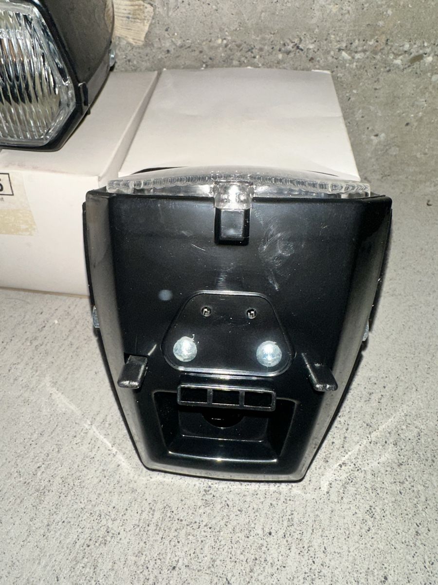 Mofa-Ersatzteile: 3 Eckige Zusatzscheinwerfer schwarz mit Schalter neu – Neu und originalverpackt aus Elsau von MANWITHVAN 4