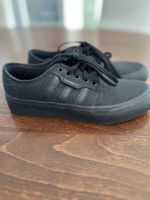 Schwarze Adidas Sneaker, Grösse 36-Top Zustand für Frühl...