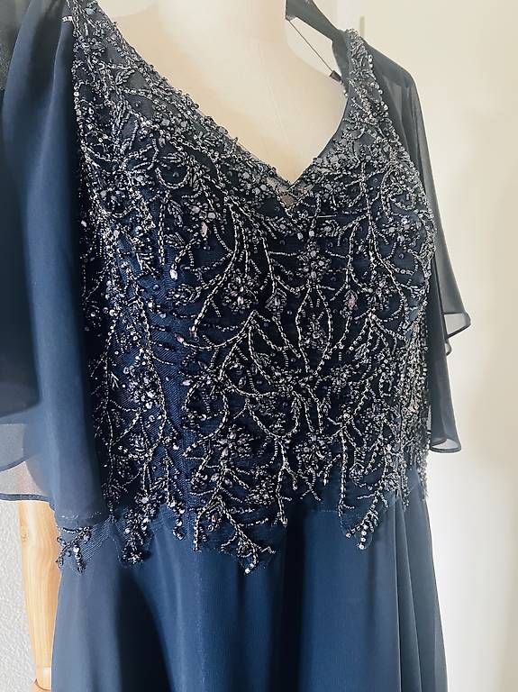 Vestiti: Abendkleid Plussize  – Usato da Winterthur venduto da Anjarys 2