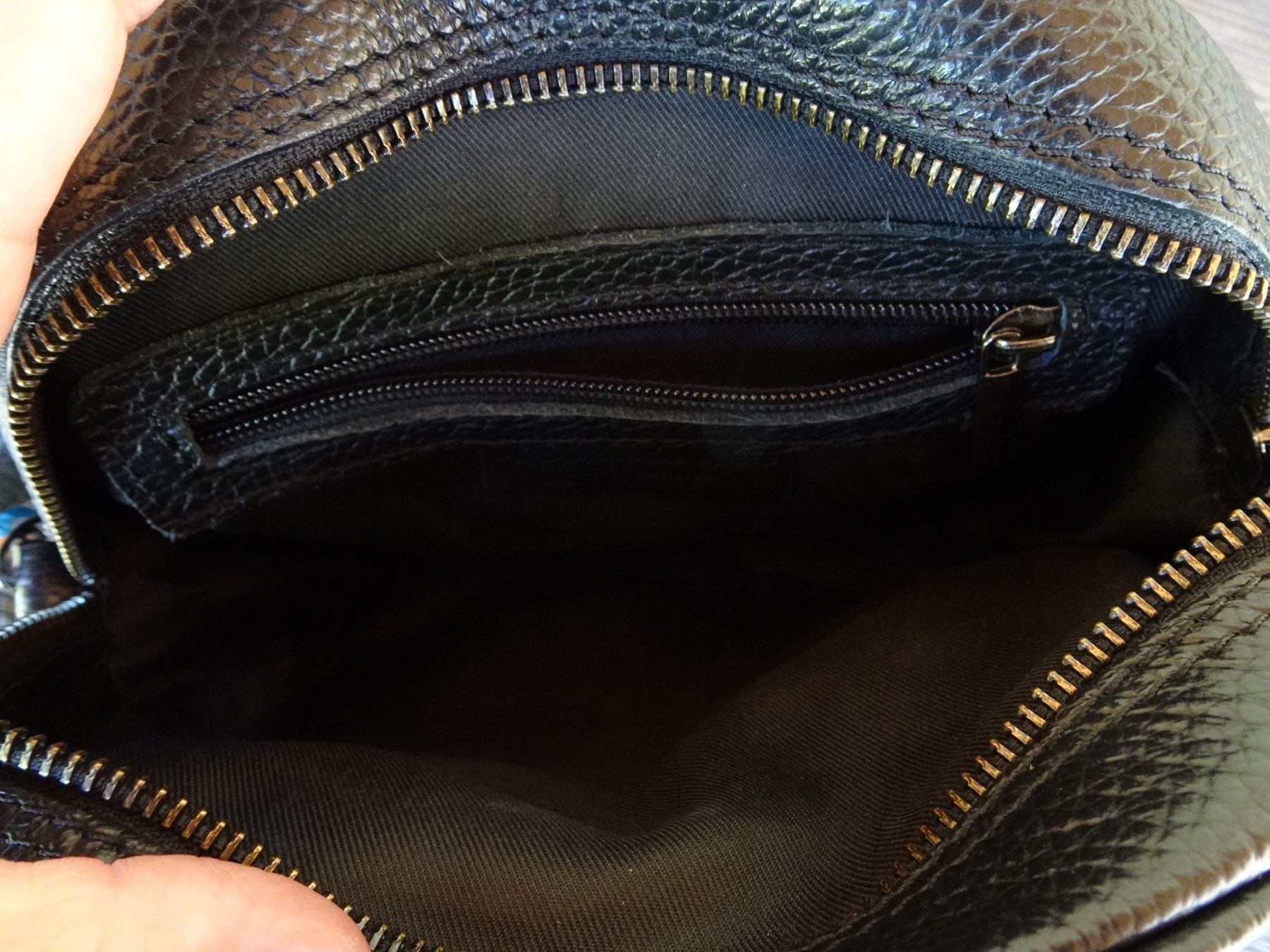 Borse da donna: Schwarze runde Ledertasche von blingberlin - 422.75 – Usato da Küssnacht am Rigi venduto da Schuhe-Secondhand 2