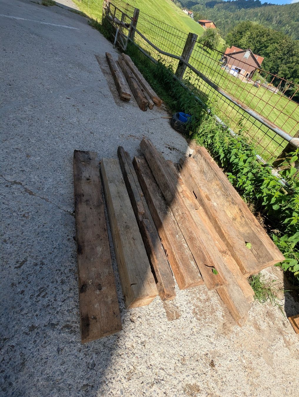 Articoli in legno: Alte Holzbalken – Usato da Uetliburg SG venduto da Lion93
