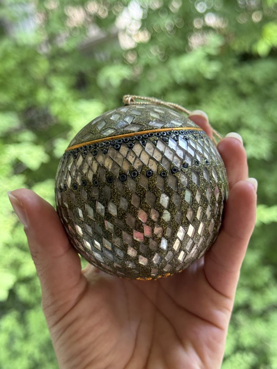 Tutte le decorazioni: Mosaic Orb Decorative Item - Unique Handcrafted Accent Piece – Usato da Zürich venduto da olalinda