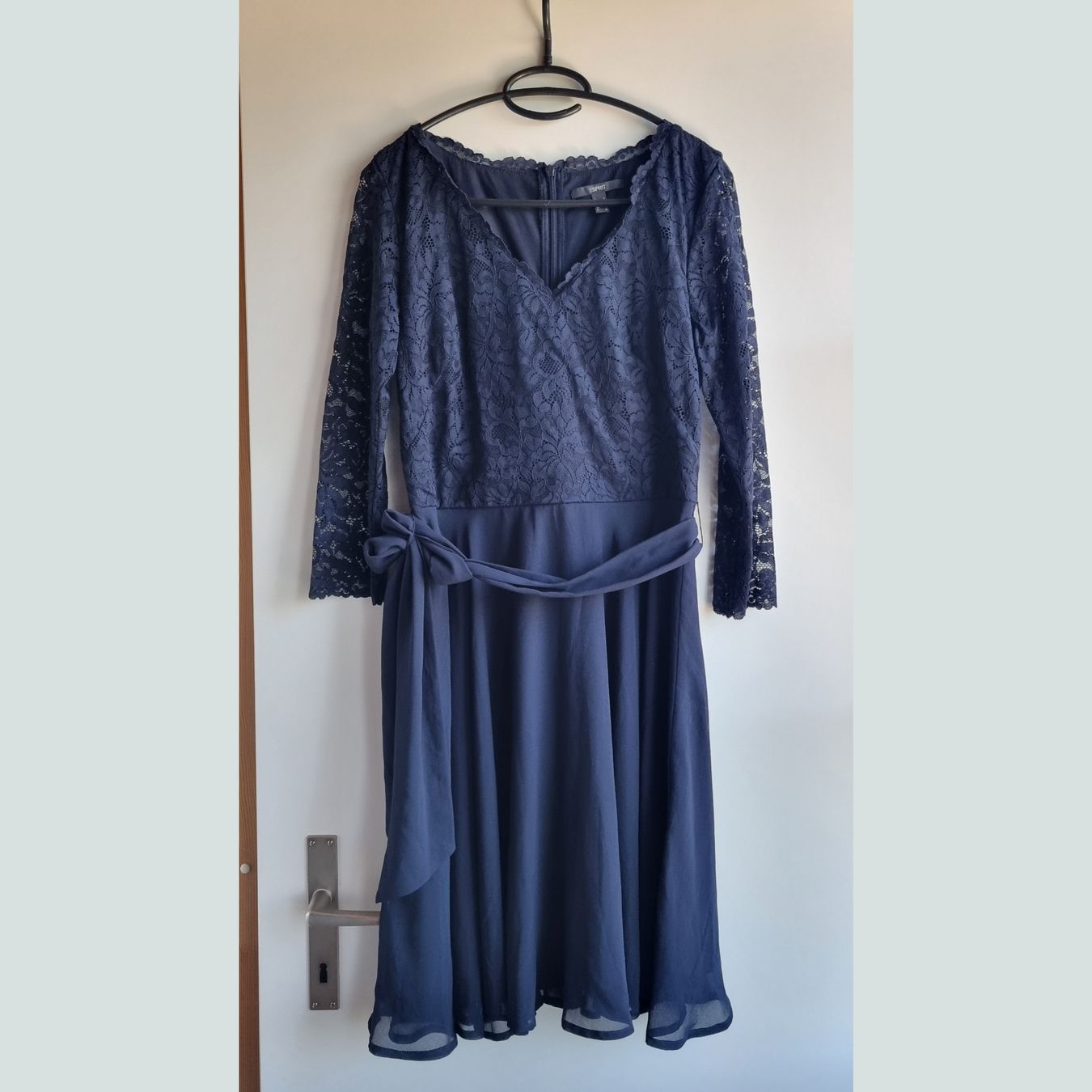 Esprit Robes: Ab CHF 1.- ESPRIT Spitzenkleid in blau – D'occasion à Gontenschwil par shop2hand